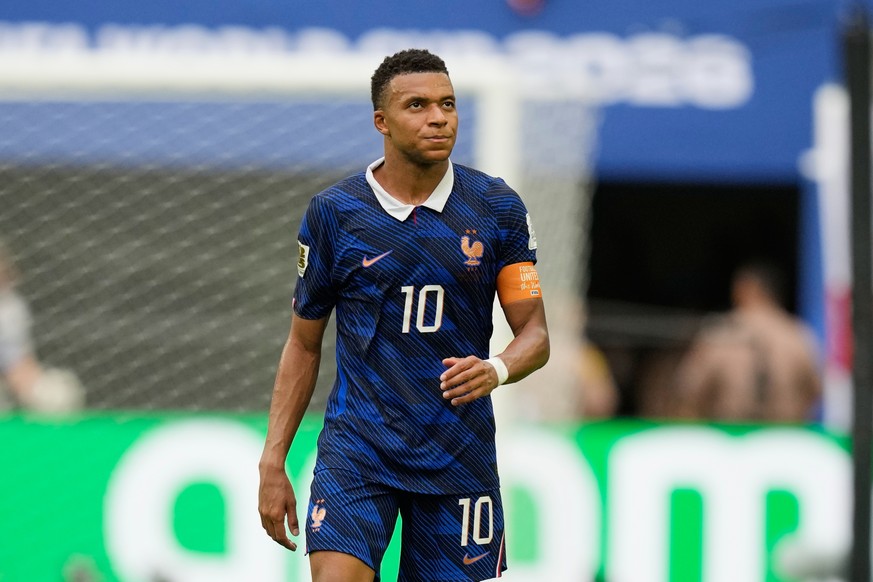 France's Kylian Mbappe (10) walks off the pttch after the World Cup third-place playoff soccer match between France and England in Miami Gardens, Fla., Saturday, July 18, 2026. (AP Photo/Rebecca  ...