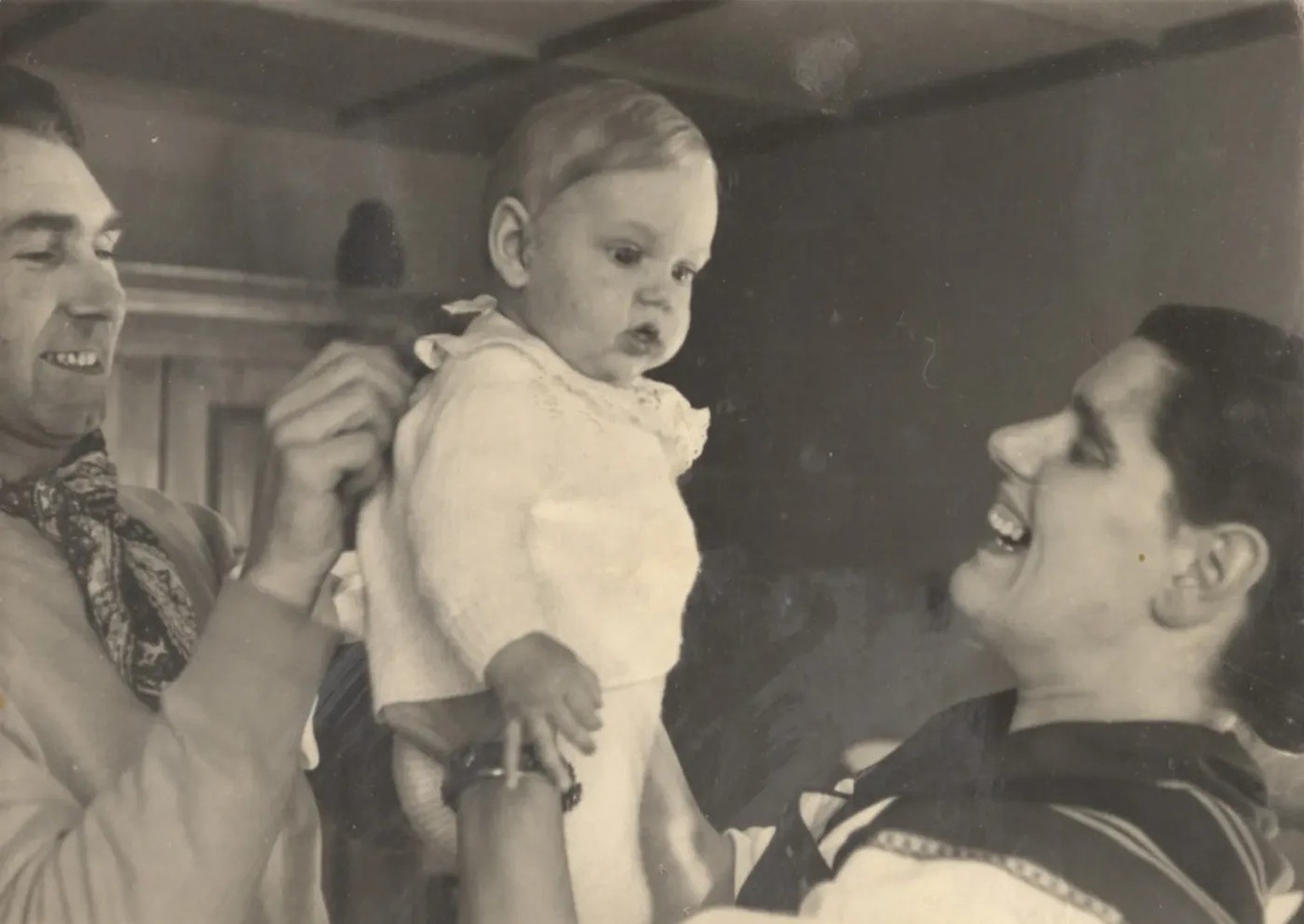 Helene Bossert avec son mari Ulrich Fausch et leur fils Johann Ulrich (Hansueli), en 1945/46.