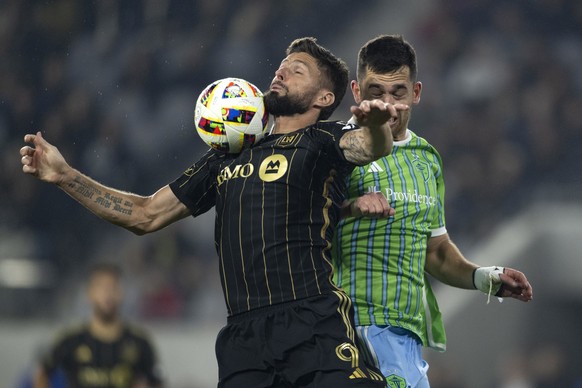 Los Angeles FC forward Olivier Giroud, left, controls the ball in front of Seattle Sounders defender Jackson Ragen during the second half of an MLS Western Conference semifinal soccer match in Los Ang ...