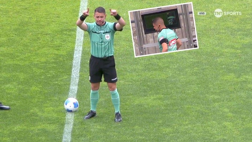 L'arbitre utilise la VAR pour une raison insolite