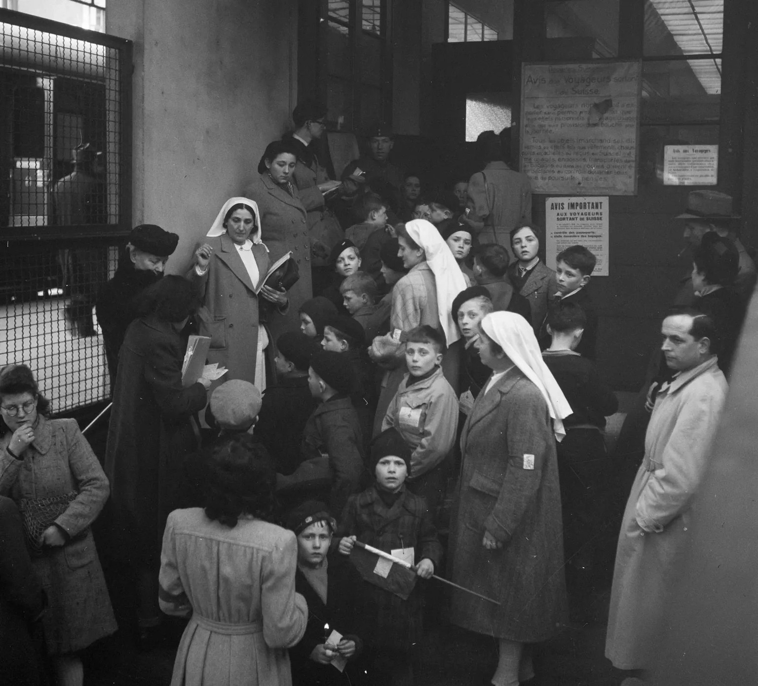 Des enfants avant le départ le 16 juin 1942. Les enfants rentrent chez eux après un séjour de trois mois en Suisse.