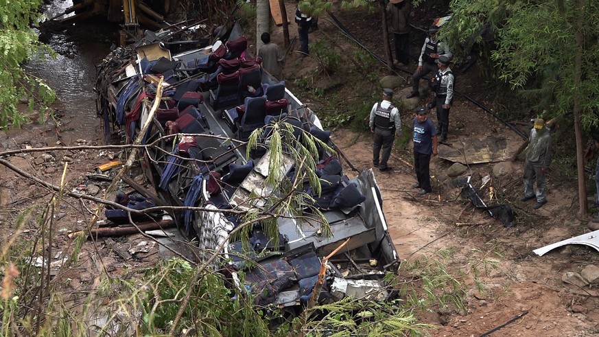 epaselect epa10728861 National Guard (GN) personnel guard the area where a passenger bus crashed in the municipality of Tlaxiaco, Oaxaca state, Mexico, 05 July 2023. At least 29 people were killed and ...