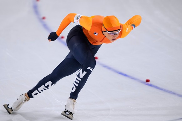 Jutta Leerdam of the Netherlands competes to take the silver medal in the women's 500 meters speedskating race at the 2026 Winter Olympics, in Milan, Italy, Sunday, Feb. 15, 2026. (AP Photo/Ben C ...