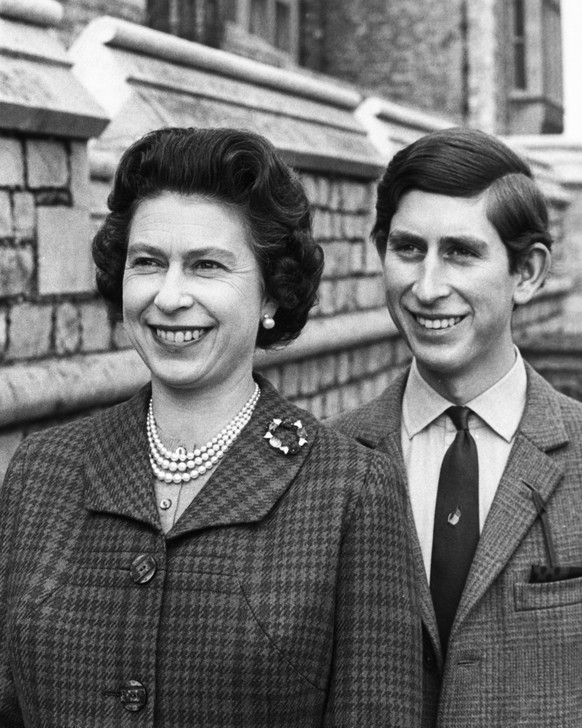 Elizabeth II et son fils Charles, le 15 mai 1969