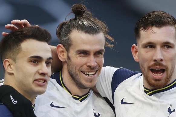 Tottenham&#039;s Gareth Bale, centre, celebrates after scoring his side&#039;s fourth goal during an English Premier League soccer match between Tottenham Hotspur and Burnley at the Tottenham Hotspur  ...