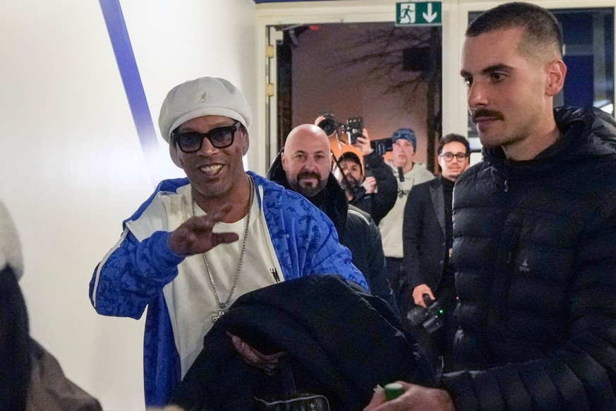 Ronaldinho arrive à Lucerne.
