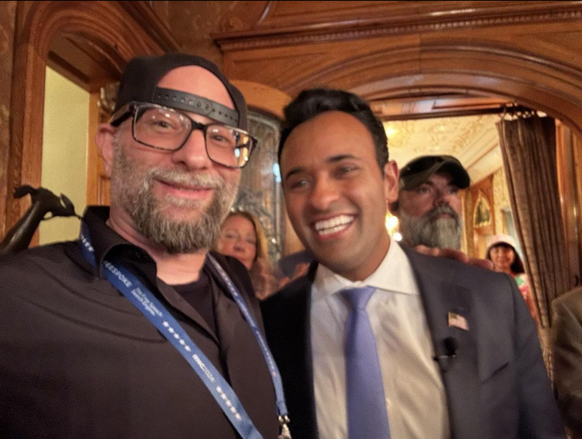 Vem Miller et Vivek Ramaswamy, ancien candidat républicain à la Maison-Blanche et désormais allié de Trump.