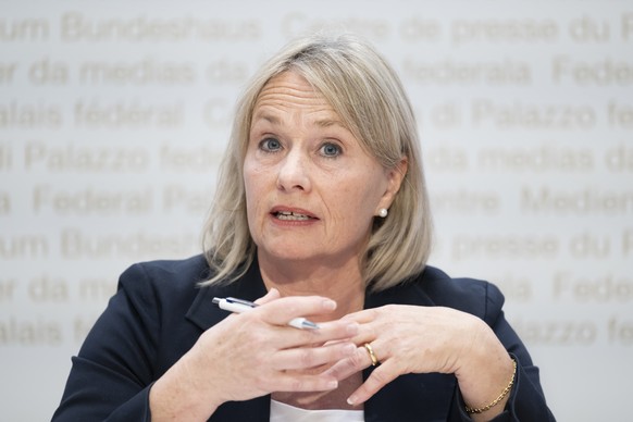 Nationalraetin Elisabeth Schneider-Schneiter, Mitte-BL, spricht an einer Medienkonferenz von der Allianz fuer die Umsetzung der OECD-Mindeststeuer, am Donnerstag, 11. Mai 2023 in Bern. (KEYSTONE/Antho ...