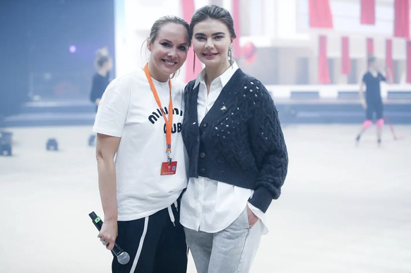 Ekaterina Sirotina (gauche) et Alina Kabaeva (droite), lors du festival Alina 2022.