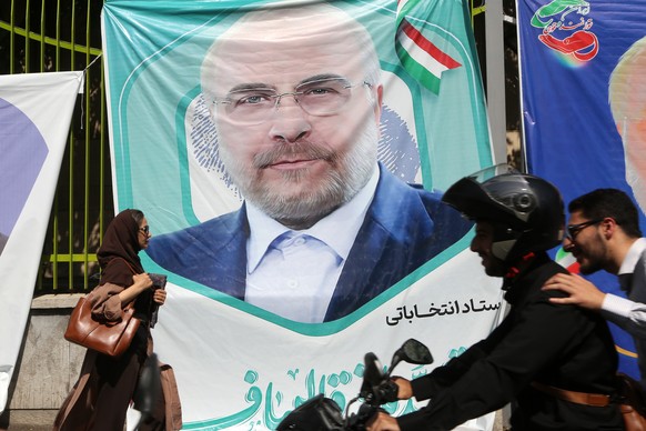epa11439317 Supporters of Iranian presidential conservative candidate Mohammad Bagher Ghalibaf cheer during an election campaign in Tehran, Iran, 26 June 2024. Iran will hold presidential election on  ...