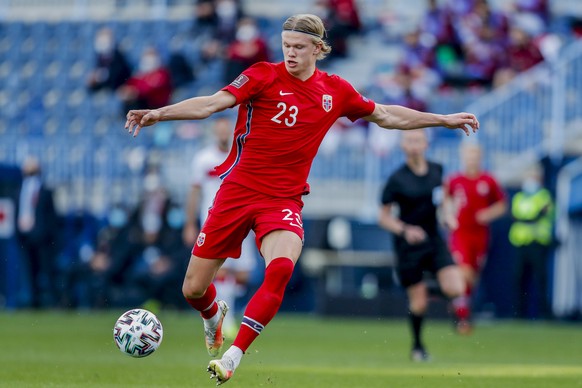 FILE - Norway&#039;s Erling Haaland tries a shoot during a World Cup 2022 group G qualifying soccer match between Norway and Turkey at La Rosaleda stadium in Malaga, Spain, Saturday, March 27, 2021. ( ...