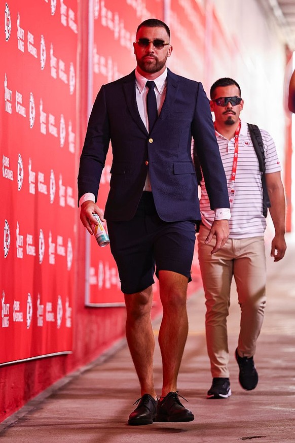KANSAS CITY, MO - SEPTEMBER 14: Kansas City Chiefs tight end Travis Kelce (87) arrives at the stadium before an NFL game between the Philadelphia Eagles and Kansas City Chiefs on September 14, 2025 at ...