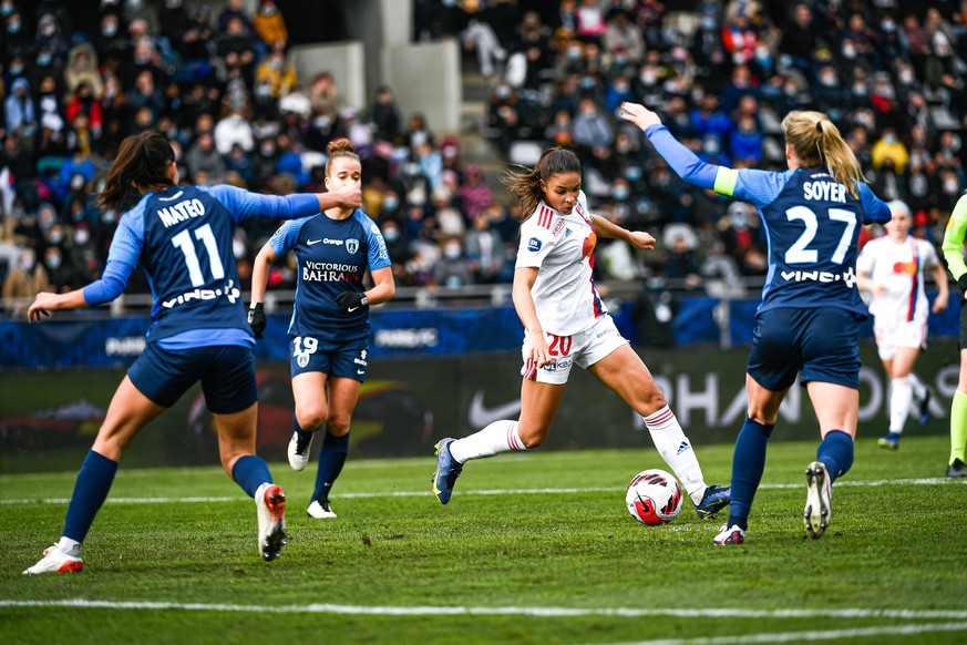 Un match opposant le Paris FC à l'Olympique Lyonnais (D1 féminine) au stade Charléty.