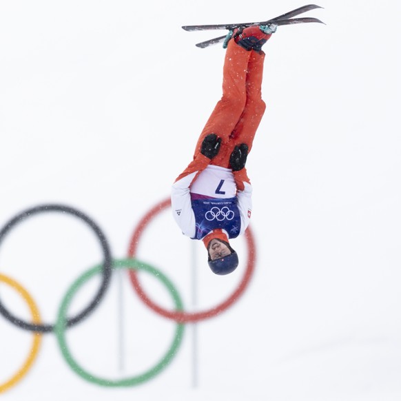 La tête en bas, Noé Roth a décroché sa première médaille olympique.