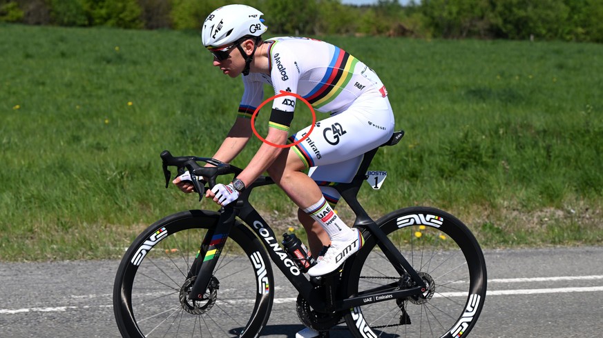 Voici pourquoi Pogacar portait un brassard noir