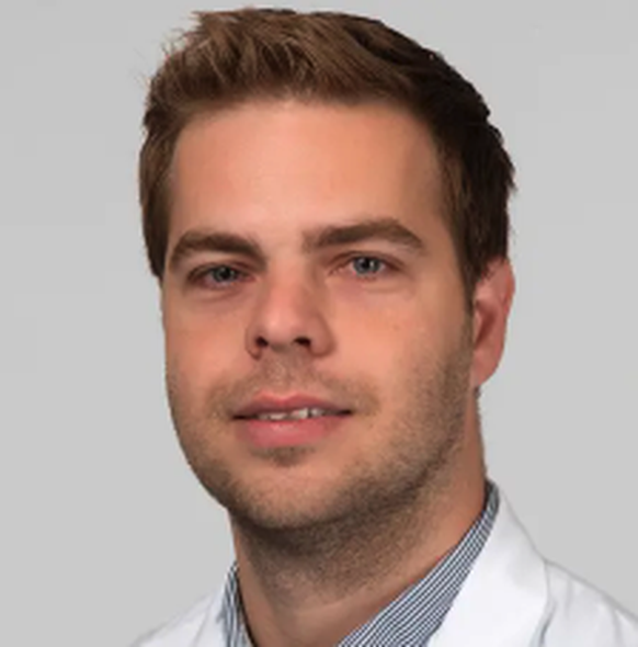 Le docteur Marvin Grossmann met en garde contre les risques de carences liées au véganisme.