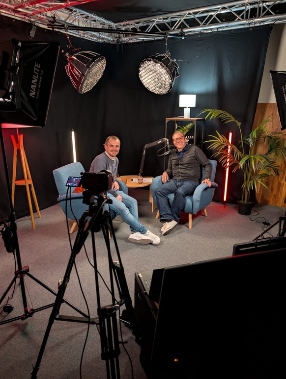 Les épisodes de Hors-Jeu sont enregistrés au Mykistudio, à Lancy (GE).