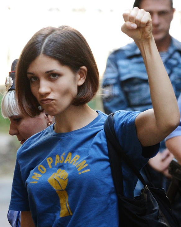 ITAR-TASS: MOSCOW, RUSSIA. AUGUST 8, 2012. Nadezhda Tolokonnikova, a member of the punk trio Pussy Riot , arrives with the police at a court hearing in Khamovniki district court (Khamovnichesky court) ...