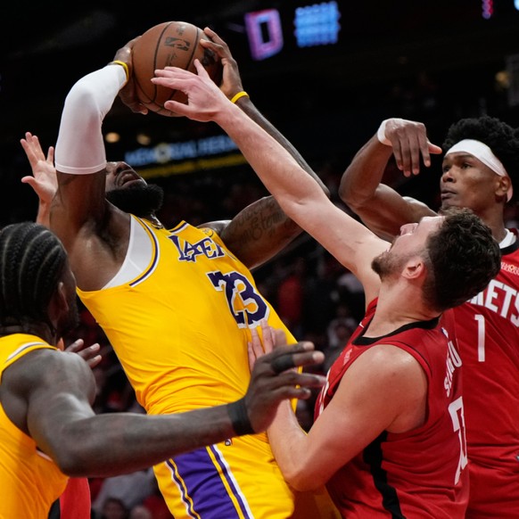 LeBron James (23) a brillé vendredi face aux Rockets