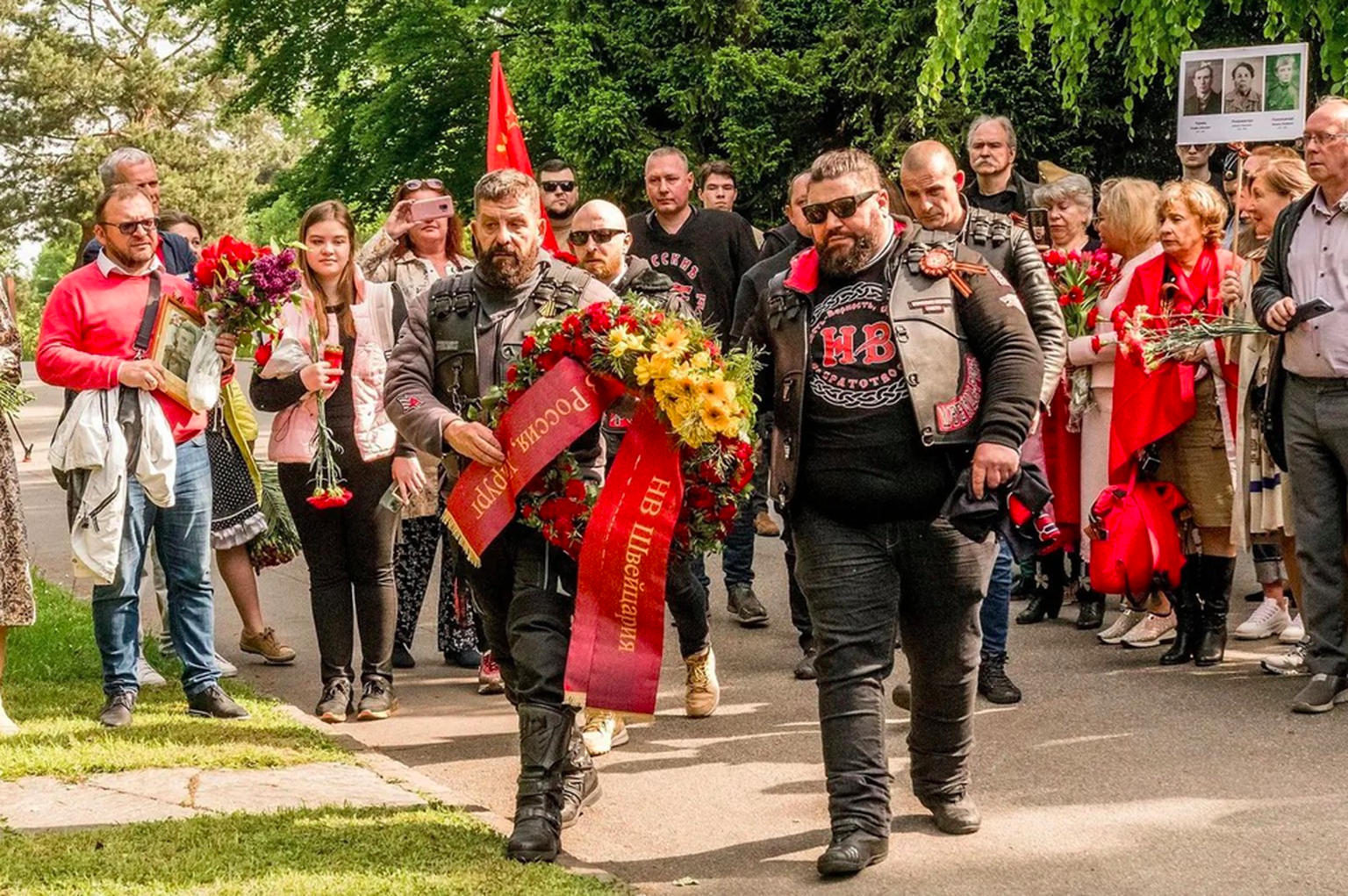 Les loups de la nuit Artjom S. et Ivica M. au cimetière Hörnli.
