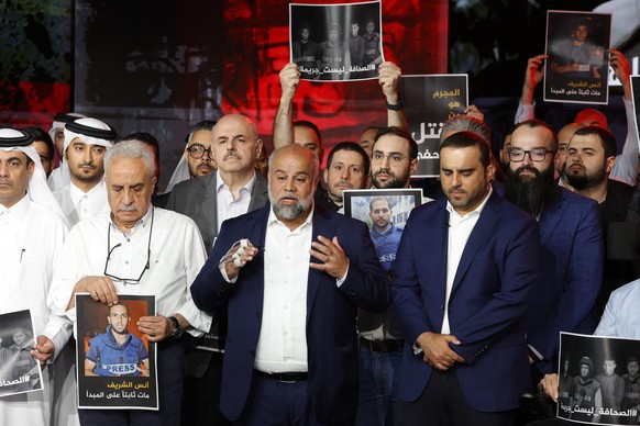 Wael Al-Dahdouh (C), Al Jazeera&#039;s bureau chief in Gaza, delivers a statement during a moment of silence to honour five of Al Jazeera staff members, killed in an overnight Israeli strike in Gaza C ...