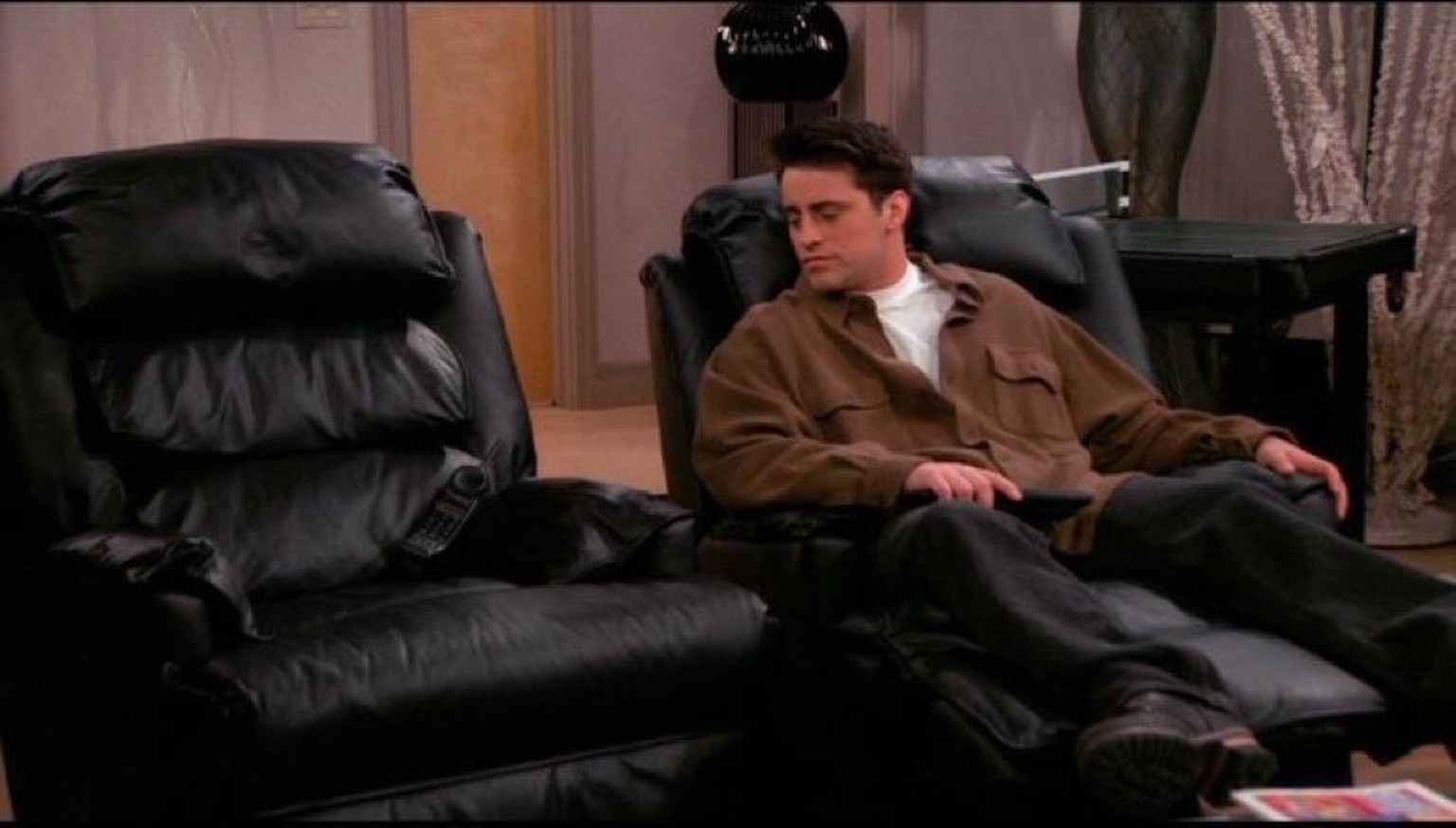 Le fauteuil vide de Chandler dans l&#039;épisode 15 de la saison 2: «Celui qui a fait on ne sait quoi avec Rachel».