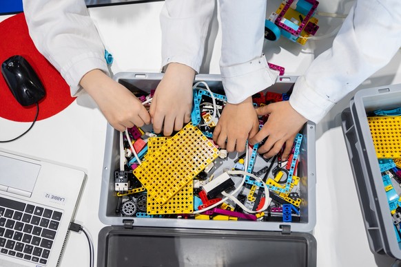 Le salon international des inventions de Genève est le plus grand événement dédié aux inventions et à l’innovation. Plus de 1050 inventions, tous domaines confondus, y sont présentées, et des animatio ...