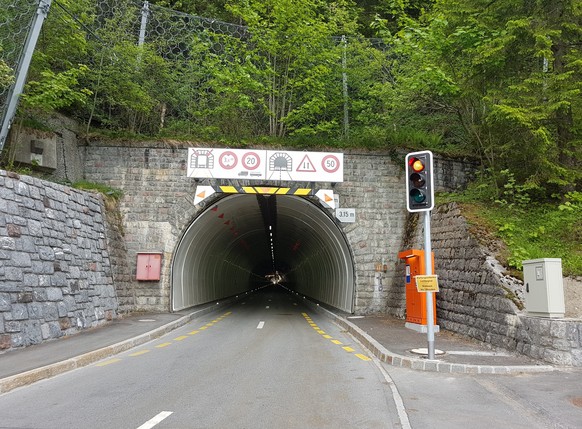 Des pirates informatiques auraient perturbé les feux de signalisation du tunnel de Gnalp-Steg au Liechtenstein, nécessitant une régulation manuelle du trafic.