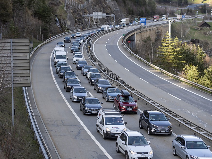 La colonne de voitures en direction du sud atteignait d