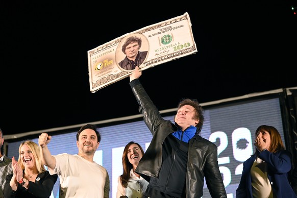 Javier Milei a remporté l'élection présidentielle en promettant de transformer radicalement l'économie argentine.