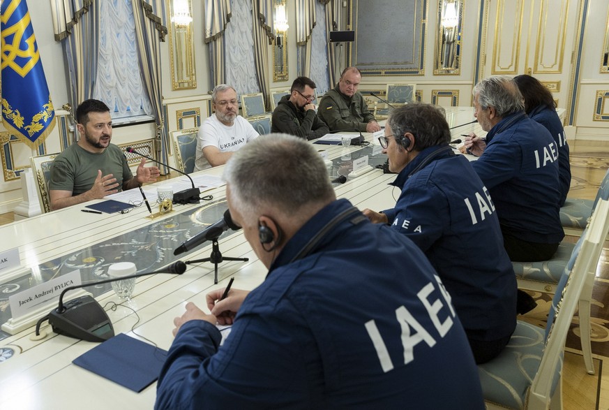 epa10227403 A handout photo made available by the Presidential press service shows Ukrainian President Volodymyr Zelensky (L) meets with IAEA chief Mariano Grossi (3-R) in Kyiv, Ukraine, 06 October 20 ...