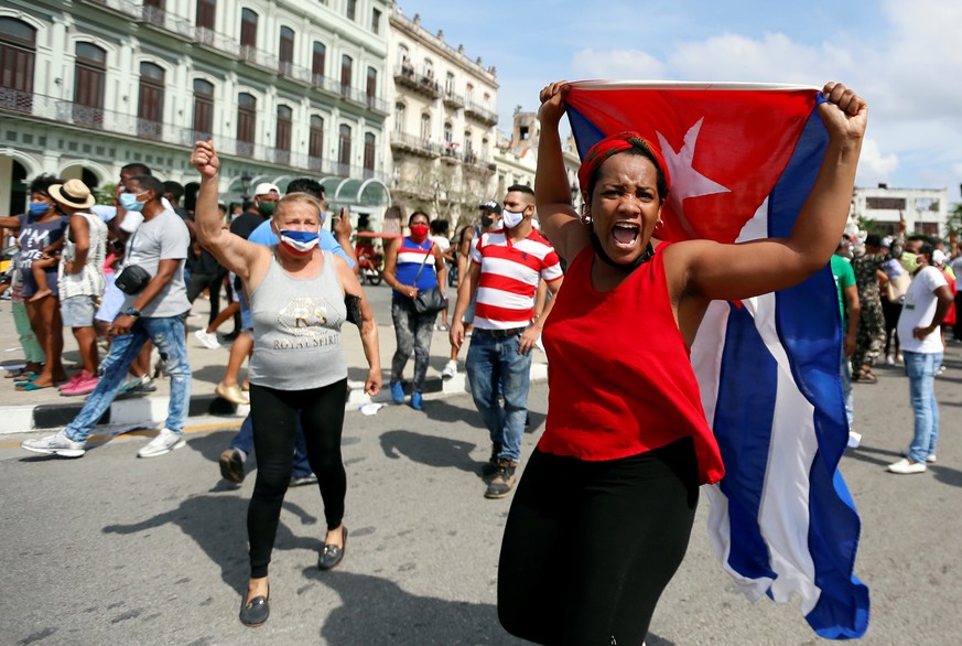 epa09339360 People attend a pro-government rally in Havana, Cuba, 11 July 2021. Cuban President Miguel Diaz-Canel encouraged his supporters to take the streets as a response to protest against his gov ...