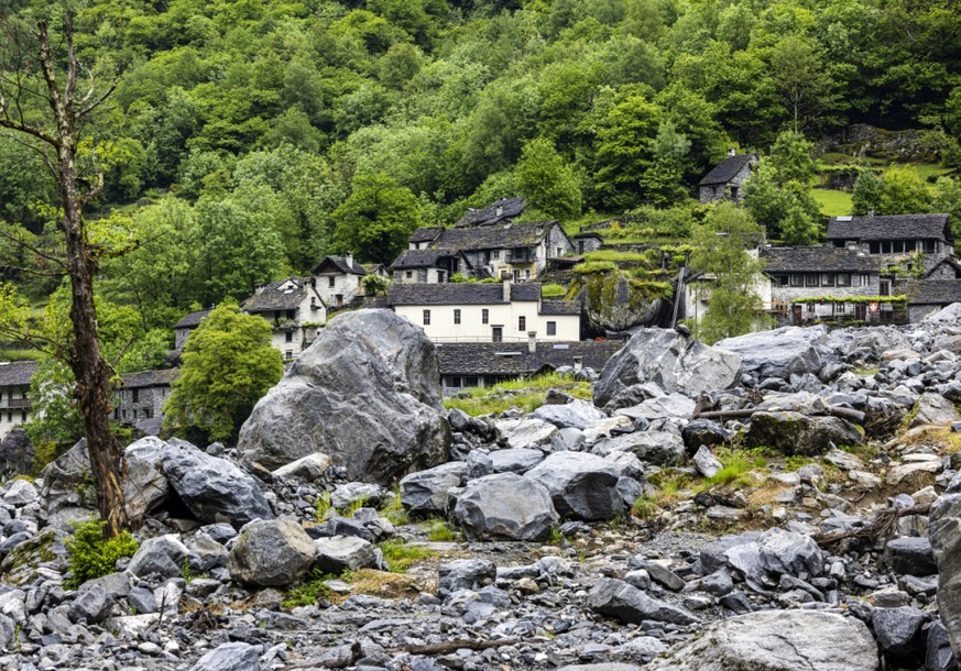 Le Tessin s'attend à des coulées de boue et ferme des routes