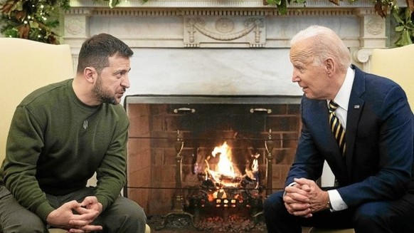 Ukraine&#039;s President Volodymyr Zelensky meets with US President Joe Biden in the Oval Office of the White House, in Washington, DC on December 21, 2022. Zelensky is in Washington to meet with US P ...
