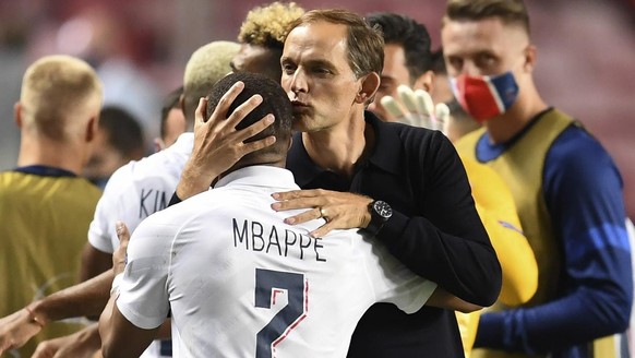 PSG&#039;s head coach Thomas Tuchel, right, embraces Kylian Mbappe after their win in the Champions League quarterfinal match between Atalanta and PSG at Luz stadium, Lisbon, Portugal, Wednesday, Aug. ...