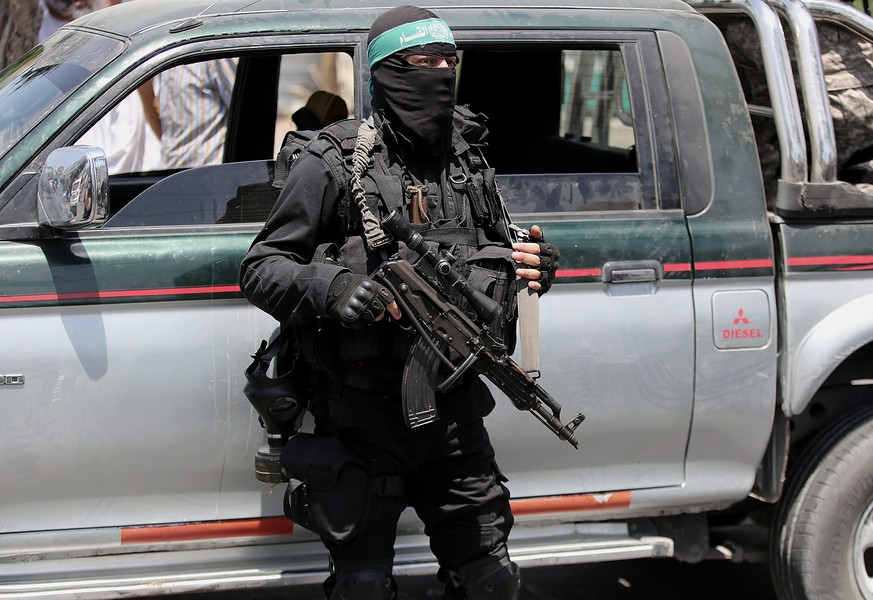 epa06102345 An armed fighter of the Ezz-Al Din Al Qassam Brigades, the armed wing of Palestinian Hamas movement, attends a protest against the security measures at the Al-Aqsa mosque after the Muslim  ...