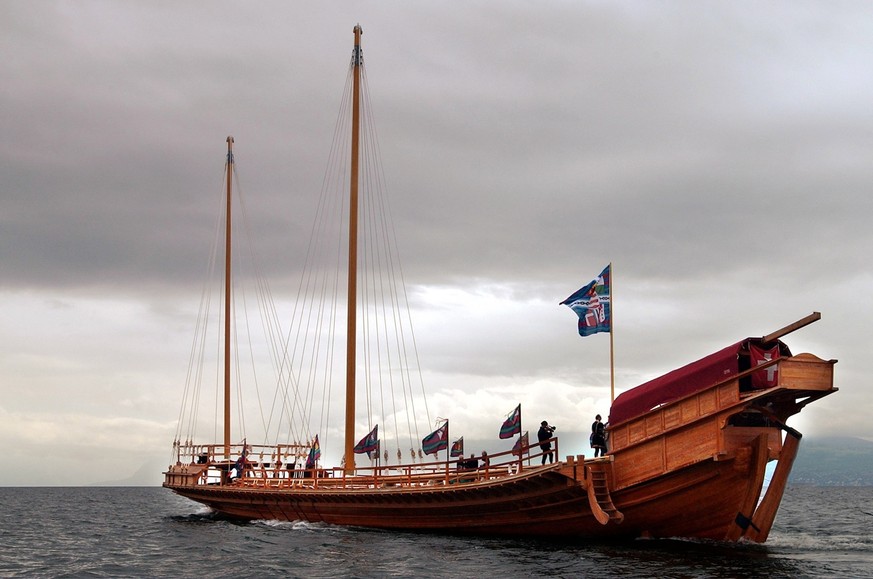 La galere "La Liberte", navigue sur le Lac Leman ce mercredi 29 mai 2002 au large de Morges, VD. La galere "La Liberte" a vogue pour deux croisieres inaugurales sur les eaux du Lem ...