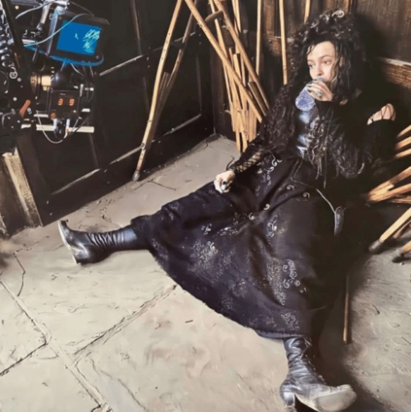 Helena Bonham Carter on the set of Harry Potter

https://www.facebook.com/photo/?fbid=749817513402301&amp;amp;set=pb.100049656432239.-2207520000