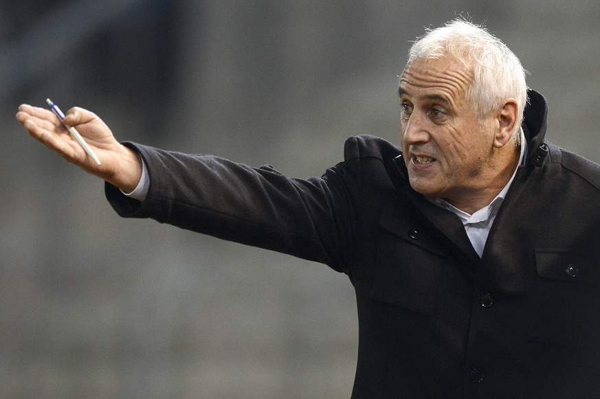 L&#039;entraineur thounois Bernard Challandes lors de la rencontre de football de Super League entre le FC Lausanne-Sport, LS, et FC Thun, ce samedi 17 novembre 2012 au stade Olympique de la Pontaise  ...