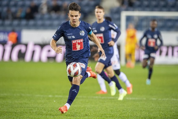 Ardon Jashari, vorne, von Luzern beim Super League Meisterschaftsspiel zwischen dem FC Luzern und dem FC Lugano vom Samstag, 22. Oktober 2022 in Luzern. (KEYSTONE/Urs Flueeler)