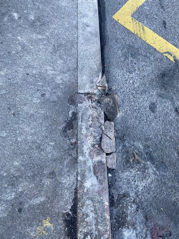 Le trottoir incendié à Prélaz.