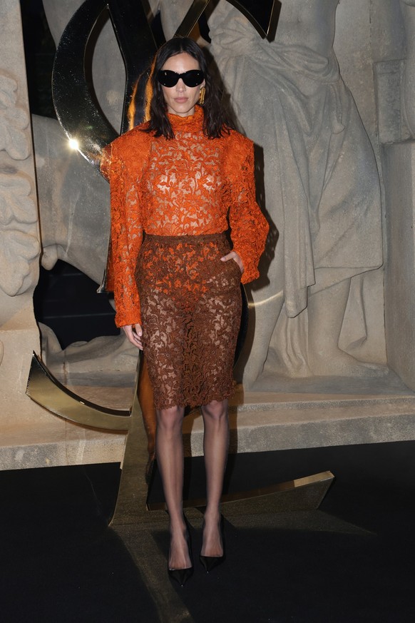 Linda Evangelista at the Saint Laurent fashion show as part of Spring/Summer 2026 Paris Fashion Week held at Fontaine du Trocadéro on September 29, 2025 in Paris, France. (Photo by River Callaway/WWD  ...