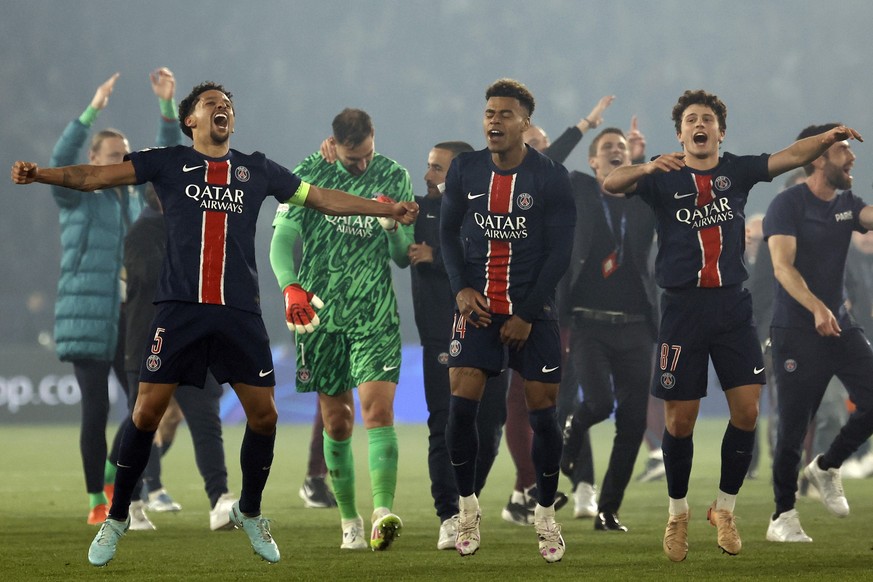 epa12082144 PSG players celebrate with supporters after winning the UEFA Champions League semi-finals 2nd leg soccer match between Paris Saint-Germain and Arsenal FC, in Paris, France, 07 May 2025. EP ...