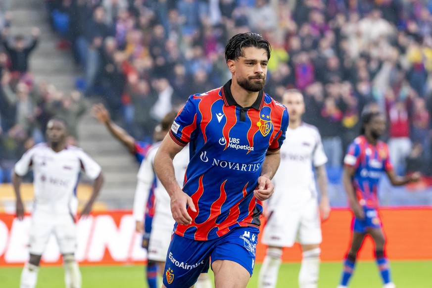 Nicolas Vouilloz (FCB) mit verhaltener Freude nach seinem Tor zum 5:1 im Fussball Meisterschaftsspiel der Championship Group der Swiss Super League zwischen dem FC Basel 1893 und dem Servette FC im St ...