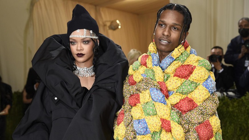 Rihanna, à gauche, et A$AP Rocky assistent au gala-bénéfice du Metropolitan Museum of Art&#039;s Costume Institute célébrant l&#039;ouverture de l&#039;exposition &quot;In America: A Lexicon of Fashio ...