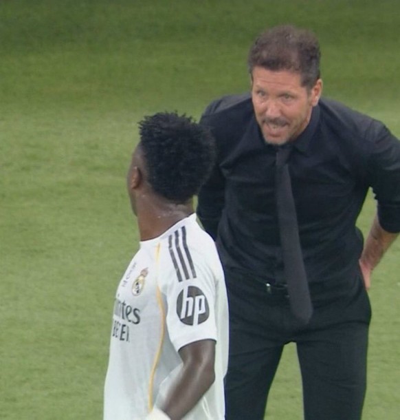 Diego Simeone en pleine session de trash-talking avec Vinicius, jeudi dernier.