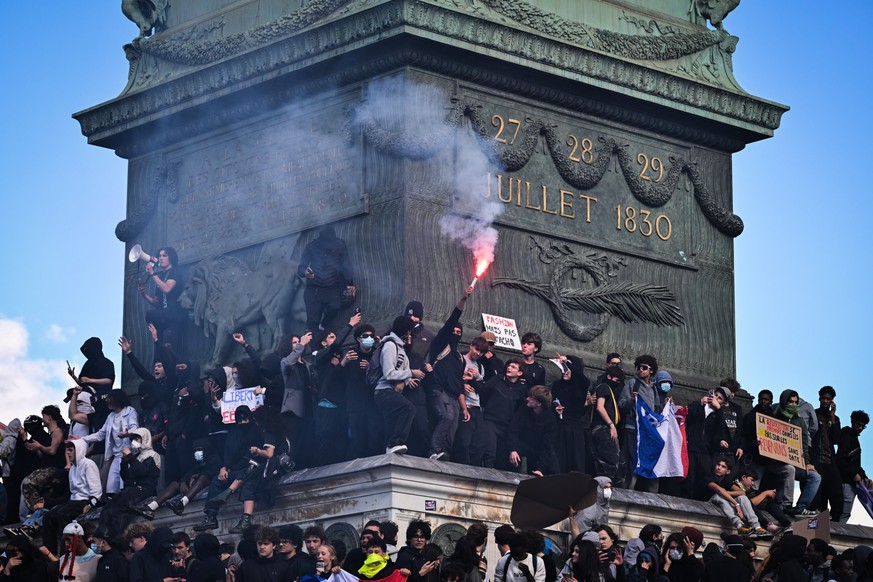 epa13290079 Protesters gather at Bastille square during a demonstration over school conditions in Paris, France, 08 October 2026. A wave of nationwide protests by high school students has been sweepin ...