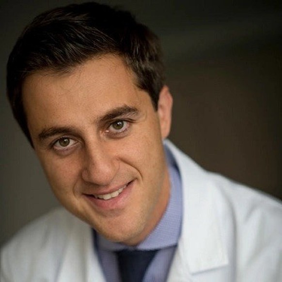 Le Dr Alexandre Campanelli met en garde contre une surabondance des produits sur la peau.