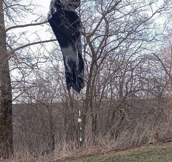 La photo publiée sur Telegram est censée montrer l'un des ballons lancés. On y voit l'enveloppe noire.