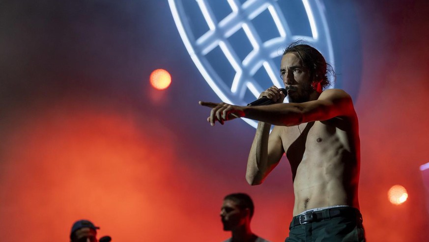 Le rappeur français Lomepal se produit sur la scène principale, lors de la 44e édition du Paléo Festival, à Nyon, en Suisse, jeudi 25 juillet 2019. Le Paléo est un festival de musique en plein air dan ...